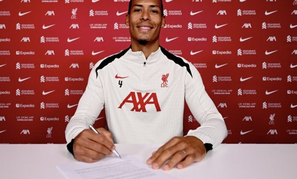 El neerlandés Virgil van Dijk renueva su contrato con Liverpool hasta junio de 2027