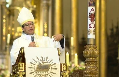 El obispo peruano Ciro Quispe López enfrenta una investigación del Vaticano por presuntas relaciones con al menos 17 mujeres.