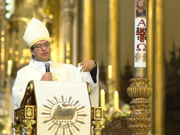 El obispo peruano Ciro Quispe López enfrenta una investigación del Vaticano por presuntas relaciones con al menos 17 mujeres.