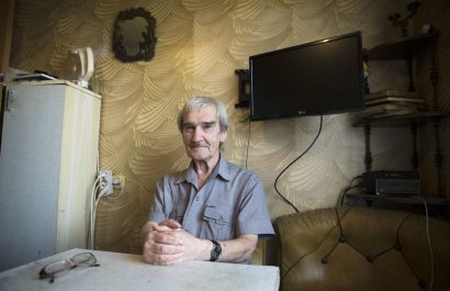 Stanislav Petrov estaba sentado ante su consola mientras sonaban las alarmas: 5 misiles nucleares estadounidenses estaban «en ruta» hacia Rusia. Lo que hizo evitó una guerra nuclear.