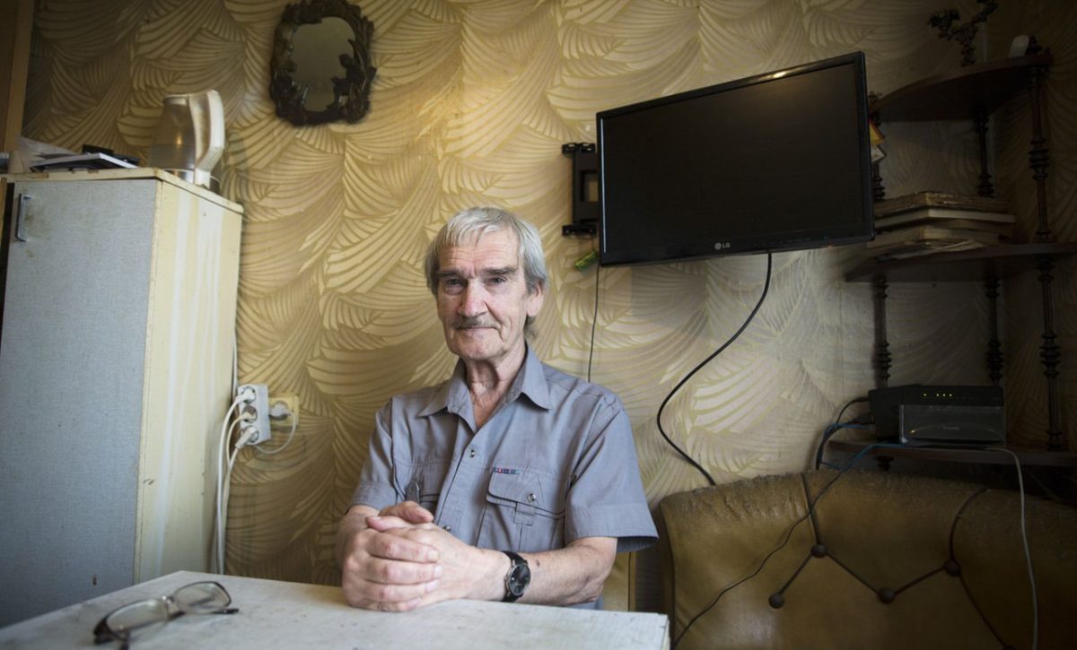 Stanislav Petrov estaba sentado ante su consola mientras sonaban las alarmas: 5 misiles nucleares estadounidenses estaban «en ruta» hacia Rusia. Lo que hizo evitó una guerra nuclear.