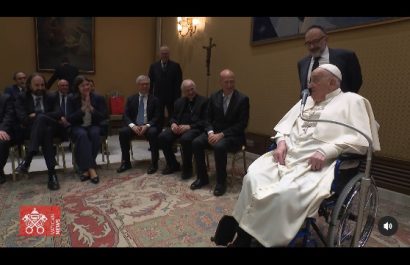 El papa Francisco recibe al personal que lo atendió durante su hospitalización Gracias por el buen servicio