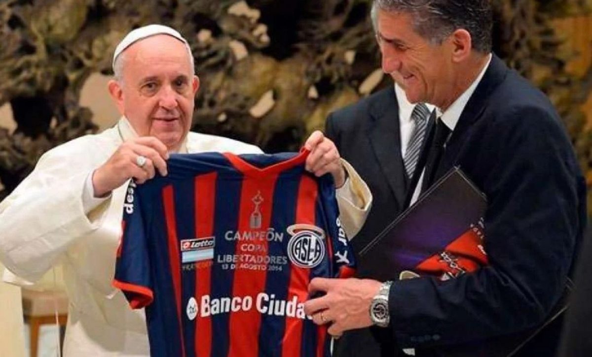 El papa Francisco siempre mostró un amor inquebrantable por el Club Atlético San Lorenzo de Almagro, de su natal Argentina.