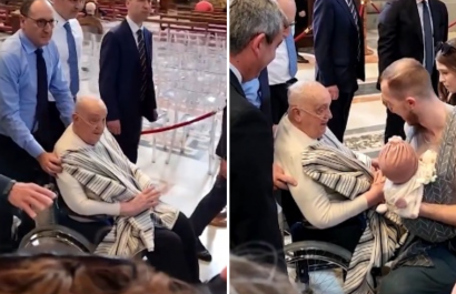 El papa Francisco sorprende a fieles en la Basílica de San Pedro tras su convalecencia