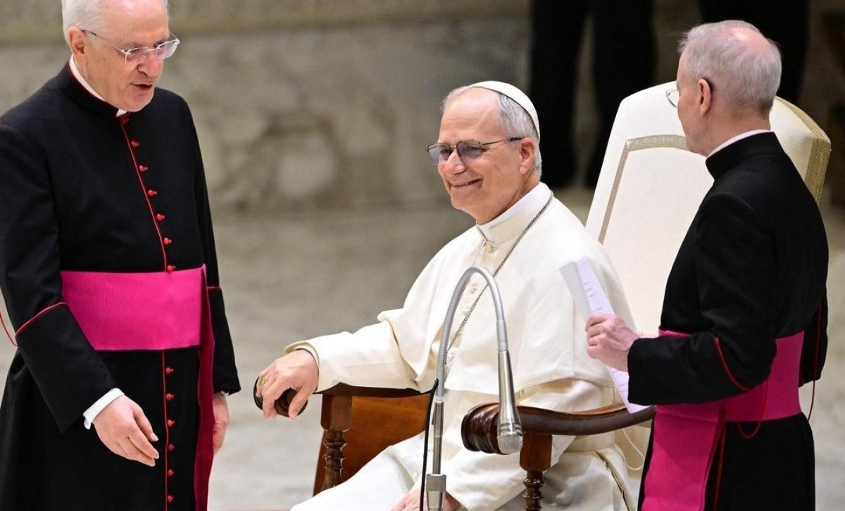 El papa León XIV pidió este lunes la liberación inmediata de todos los periodistas detenidos en el mundo por buscar la verdad.