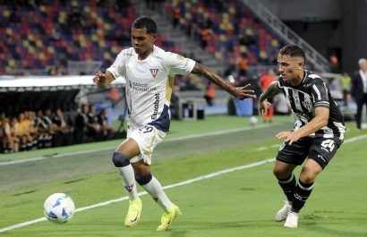 El partido entre Central Córdoba y Liga de Quito en Argentina.