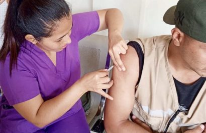El personal del Puesto de Salud de Shaime se activó para vacunar a la población que no contaba con antecedentes de inmunización contra la fiebre amarilla.