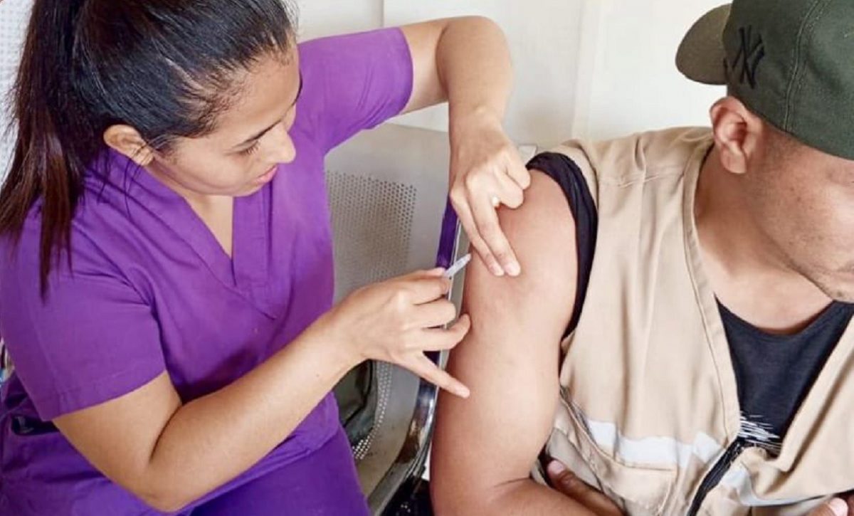 El personal del Puesto de Salud de Shaime se activó para vacunar a la población que no contaba con antecedentes de inmunización contra la fiebre amarilla.