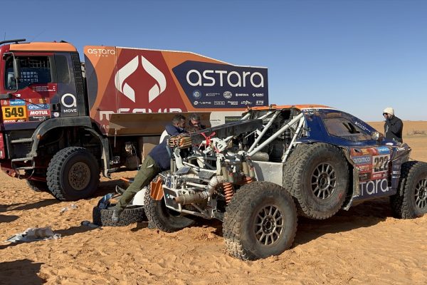 El piloto argentino Kevin Benavides, bicampeón del Rally Dakar en la categoría de motos, anunció su retiro de la competencia profesional en dos ruedas.