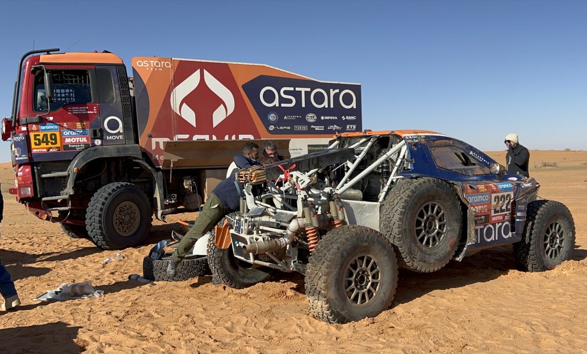 El piloto argentino Kevin Benavides, bicampeón del Rally Dakar en la categoría de motos, anunció su retiro de la competencia profesional en dos ruedas.