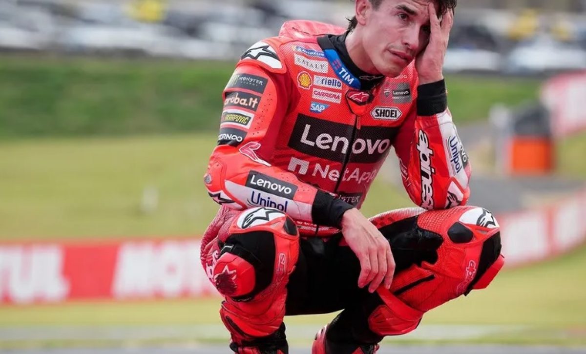 El piloto español Marc Marquez, reciente campeón mundial de MotoGP 2025, sufrió una fractura en la base del hombro derecho.