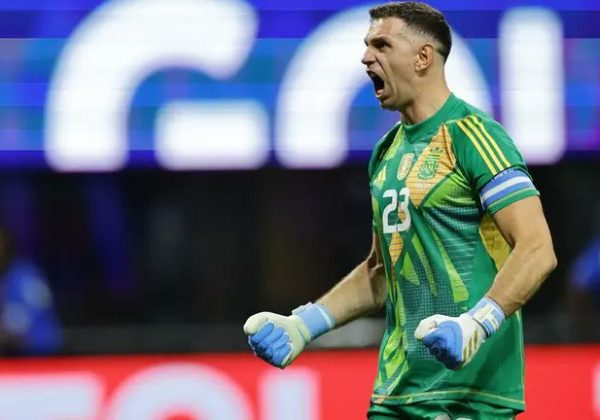 El portero argentino Emiliano Martínez.