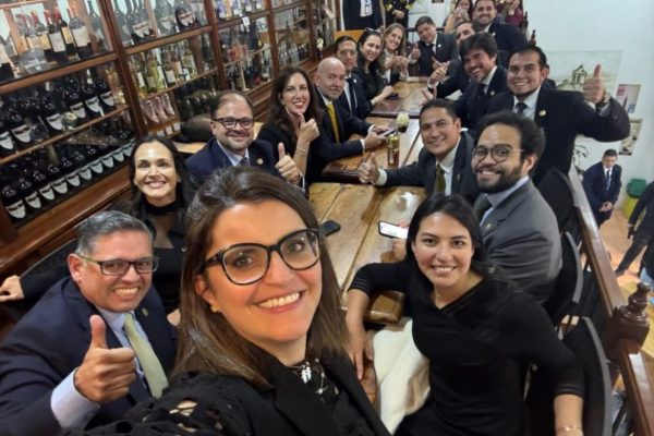 El presidente Daniel Noboa ratifica a 18 ministros para su gabinete; solo hay dos nuevos