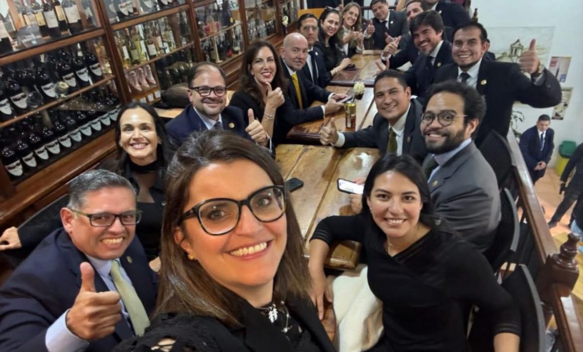 El presidente Daniel Noboa ratifica a 18 ministros para su gabinete; solo hay dos nuevos