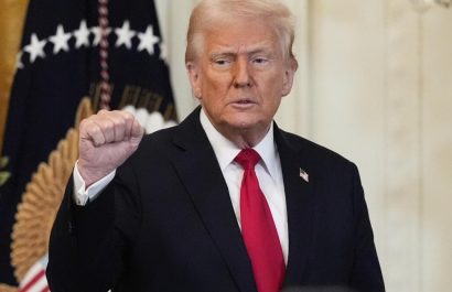El presidente Donald Trump anunció que considera aumentar los aranceles a productos chinos en un 50% adicional.