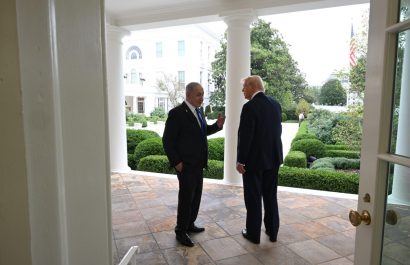 El presidente de Estados Unidos, Donald Trump, recibe al primer ministro de Israel, Benjamin Netanyahu. FOTO: Europa Press.