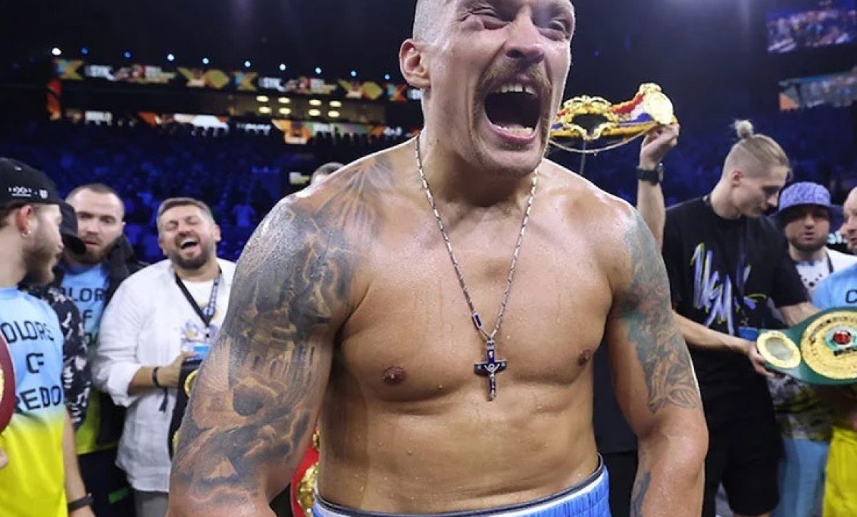 El presidente de Ucrania, Volodymyr Zelenski, celebró  la victoria del boxeador Oleksandr Usyk, quien conquistó el título mundial de peso pesado.