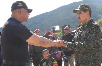El presidente de Venezuela, Nicolás Maduro, y el ministro de Defensa, Vladimir Padrino López . Fotografía EuropaPress