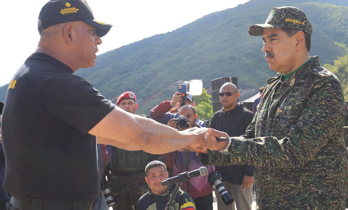 El presidente de Venezuela, Nicolás Maduro, y el ministro de Defensa, Vladimir Padrino López . Fotografía EuropaPress