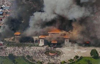 El primer ministro de Nepal, K.P. Sharma Oli, presentó su renuncia este martes tras dos días de protestas masivas que dejaron al menos 19 muertos