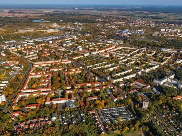 El programa “Make Plans Now” ofrece alojamiento gratis durante dos semanas para quienes consideren mudarse a Eisenhüttenstadt, Alemania. (Kelinanzeigen)