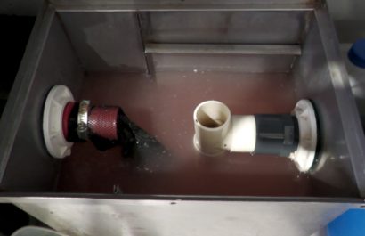 El rebose de aguas residuales en Plaza Central de Portoviejo, se resolvió con nuevas tuberías y mantenimiento