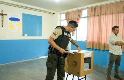 El riesgo país de Ecuador alcanzó 1.908 puntos el 10 de abril, el panorama electoral de la segunda vuelta influiría en este récord negativo. CNE.