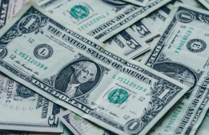 El riesgo país desciende más tras el reciente acuerdo entre Ecuador y el FMI. (Pexels).