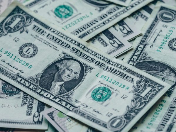 El riesgo país desciende más tras el reciente acuerdo entre Ecuador y el FMI. (Pexels).