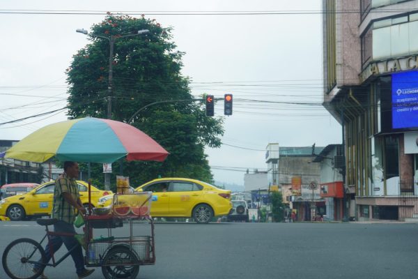 El robo de cables en semáforos ha dejado sin funcionamiento a cruces críticos en Santo Domingo, generando caos y accidentes.