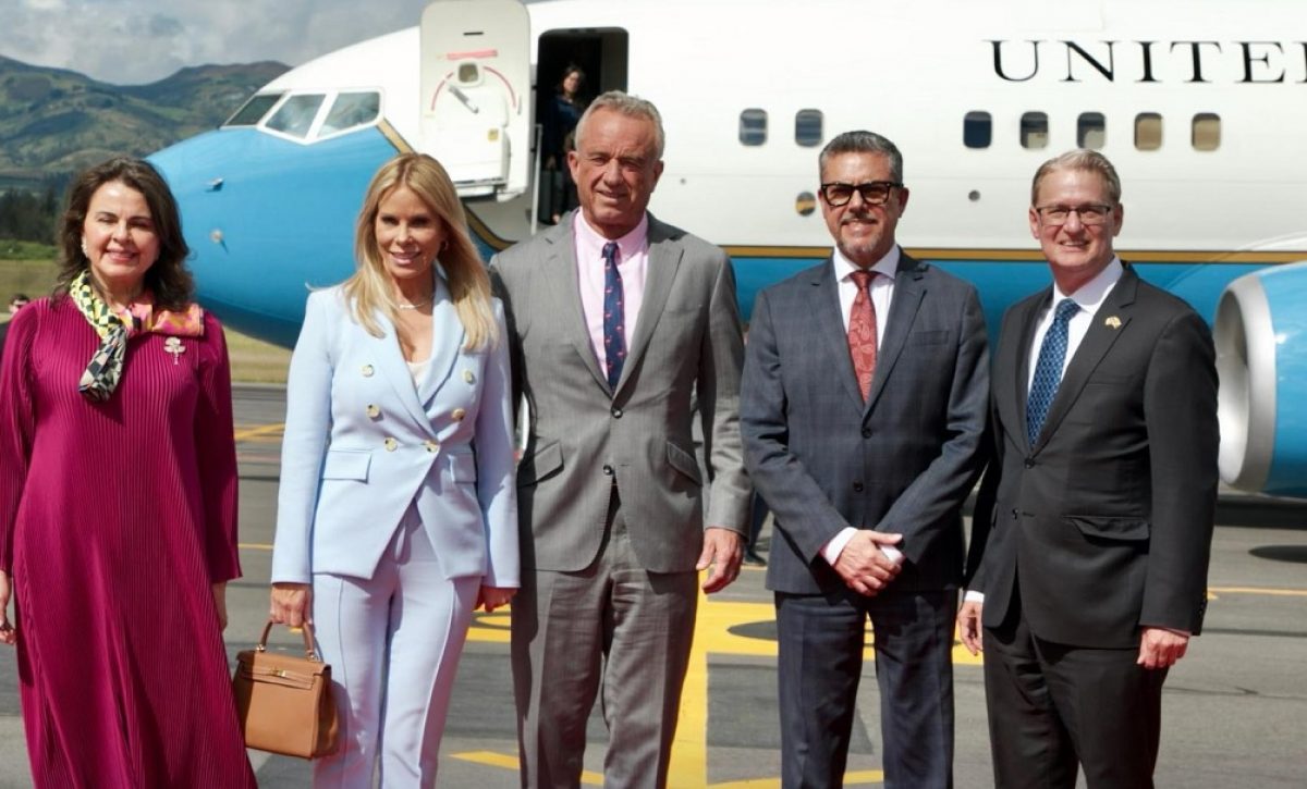 El secretario de Salud de Estados Unidos, Robert F. Kennedy Jr. estuvo en el país para la posesión presidencial de Daniel Noboa. FOTO: Cancillería de Ecuador.