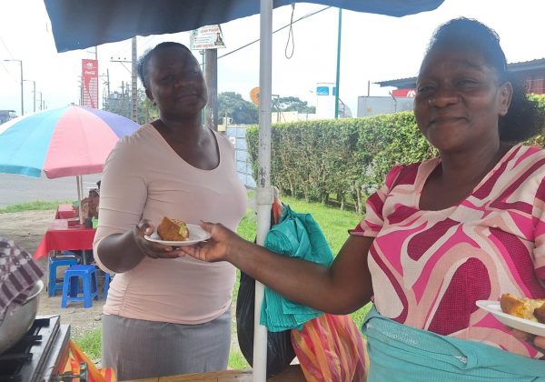 El secreto en su salsa Emma conquista con su sazón y corviques en Santo Domingo