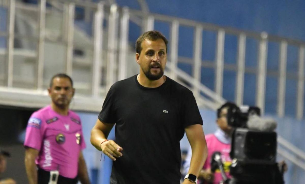 El técnico argentino Nicolás Chietino no es más en técnico de Delfín SC