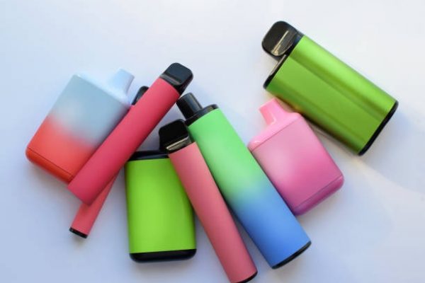 El uso de vapeadores o cigarrillos electrónicos afecta gravemente la fertilidad del hombre y la mujer