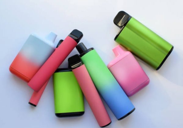 El uso de vapeadores o cigarrillos electrónicos afecta gravemente la fertilidad del hombre y la mujer