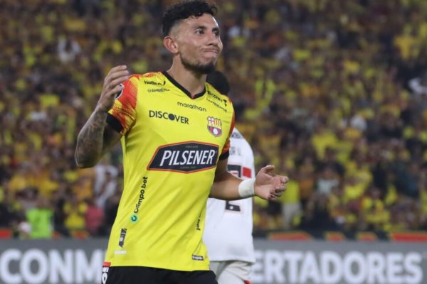 El volante ofensivo Joao Rojas, de Barcelona SC, podría regresar a las canchas en tres a cuatro semanas tras superar una fractura de peroné.