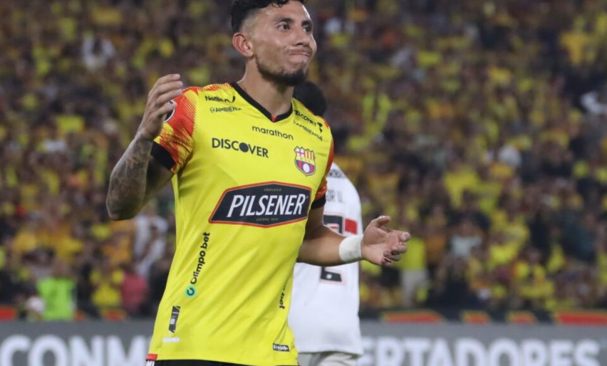 El volante ofensivo Joao Rojas, de Barcelona SC, podría regresar a las canchas en tres a cuatro semanas tras superar una fractura de peroné.