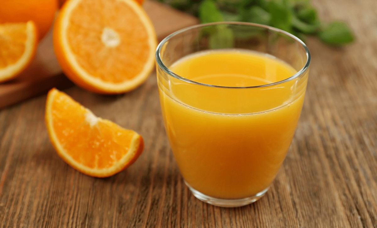 El zumo de naranja no eleva los niveles de insulina en comparación con la fruta entera