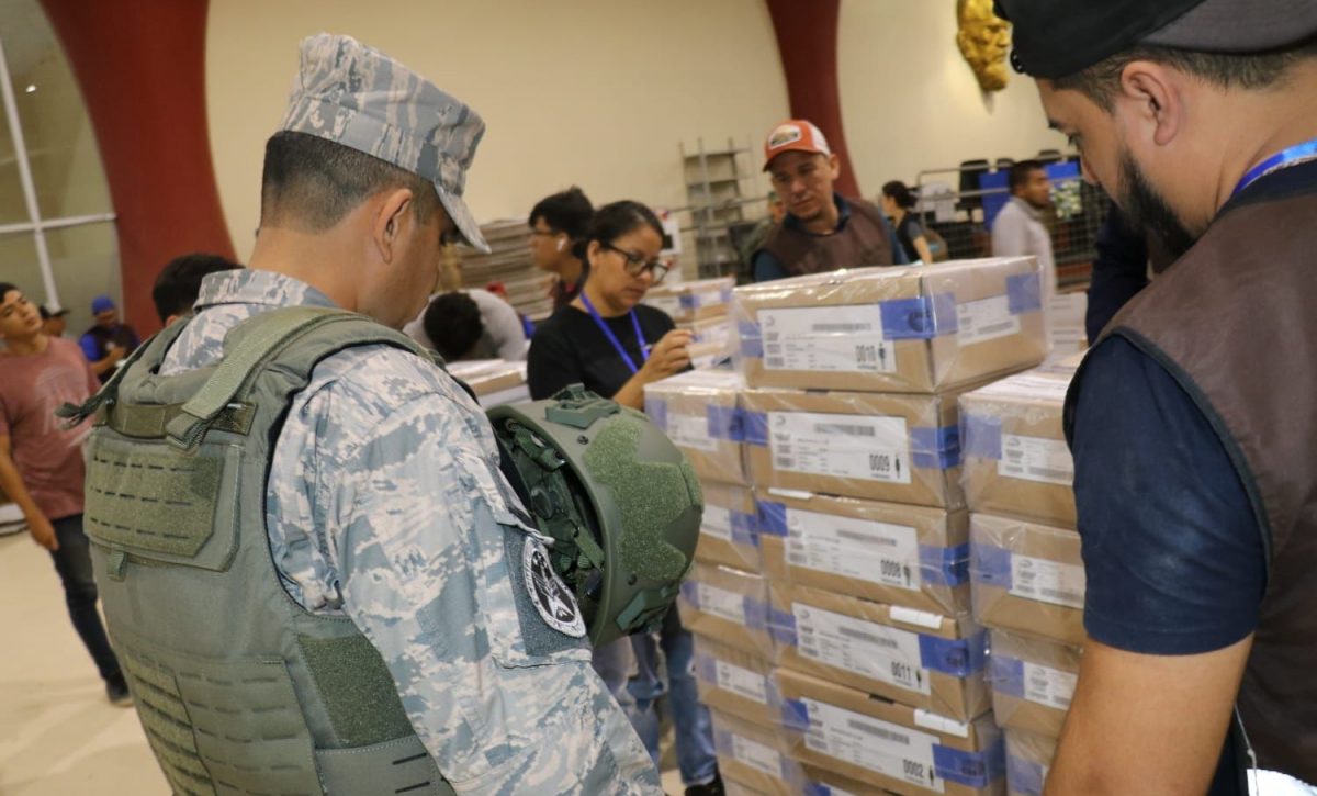 Elecciones Ecuador 2025: CNE cumplió con la distribución de los paquetes electorales en Manabí y el resto del país