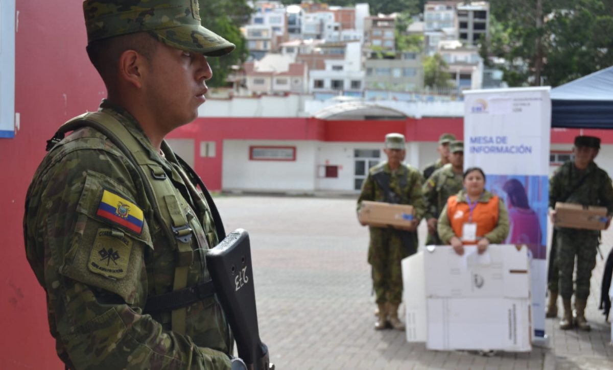 Elecciones en Ecuador: 1.800 reservistas de las Fuerzas Armadas serán desplegados en los recintos electorales del país.