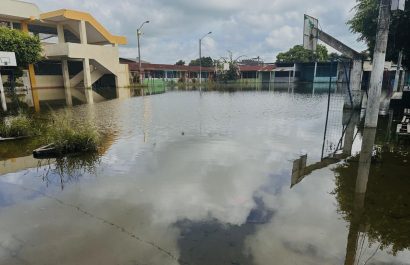 Elecciones en Ecuador: 10 recintos electorales cambian de sede por el fuerte invierno.