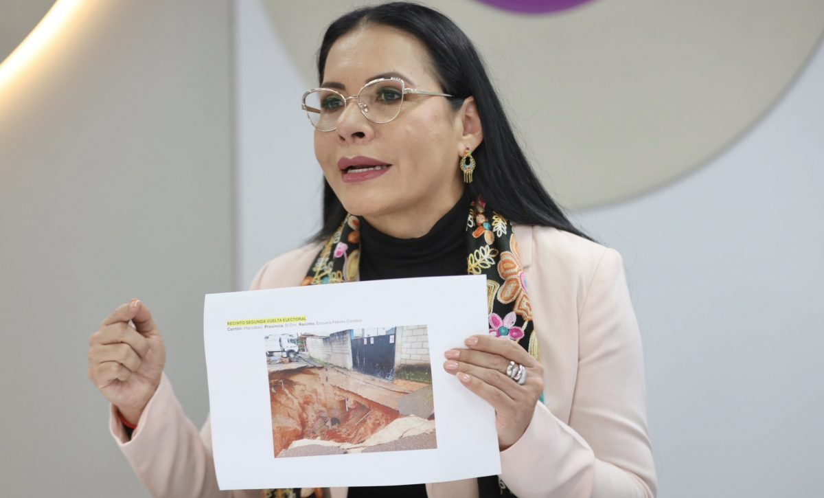 Elecciones en Ecuador: Las fuertes lluvias azotan 25 recintos electorales en distintas provincias del país