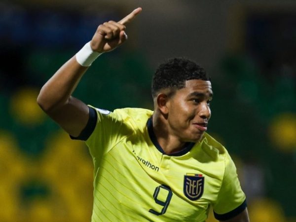 El delantero Elías Legendre Quiñónez con la selección sub 17 de Ecuador