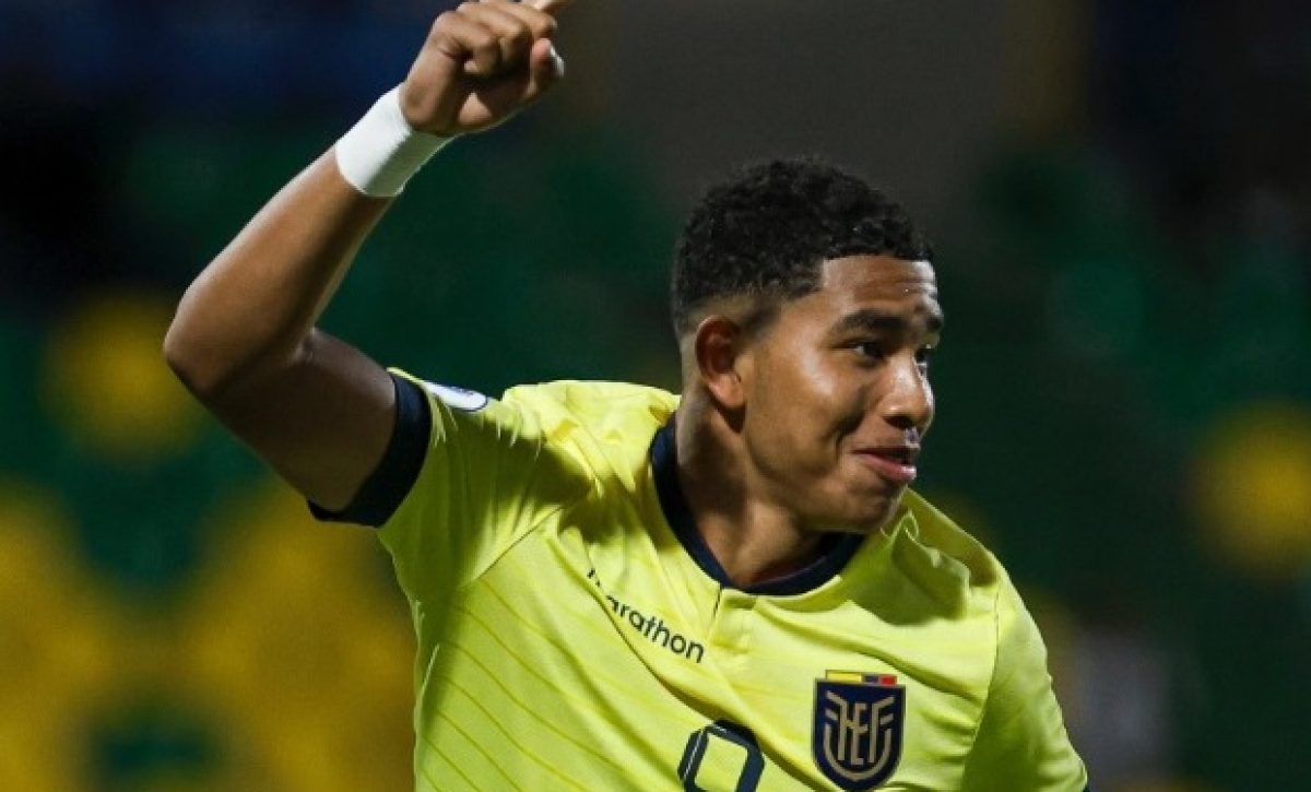 El delantero Elías Legendre Quiñónez con la selección sub 17 de Ecuador