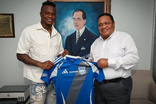 Emelec anunció oficialmente la incorporación del delantero ecuatoriano José 'Tin' Angulo como su nuevo refuerzo para la temporada 2025.