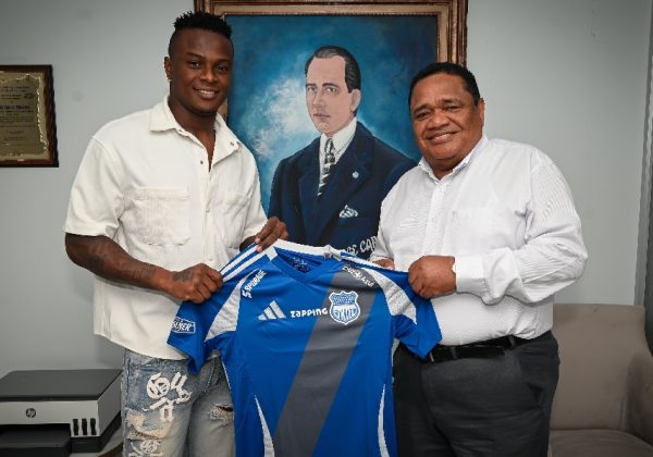 Emelec anunció oficialmente la incorporación del delantero ecuatoriano José 'Tin' Angulo como su nuevo refuerzo para la temporada 2025.