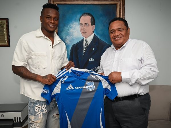 Emelec anunció oficialmente la incorporación del delantero ecuatoriano José 'Tin' Angulo como su nuevo refuerzo para la temporada 2025.