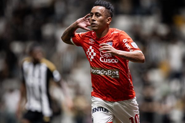 Emelec confirma como refuerzo al volante peruano Christian Cueva