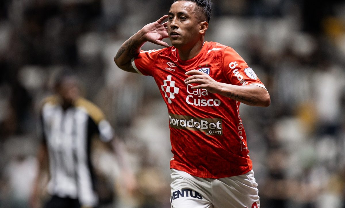 Emelec confirma como refuerzo al volante peruano Christian Cueva