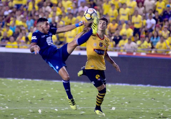 Emelec liquida deuda con Leandro Vega y queda habilitado para fichar refuerzos